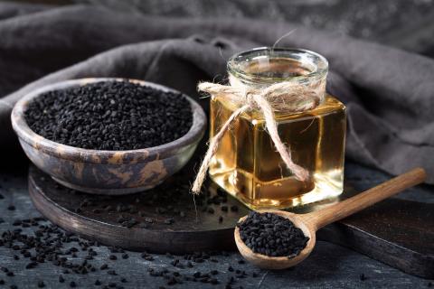 zwarte komijnzaadolie; vitamine D; infectie